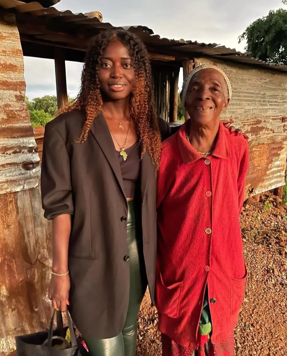 Margret Chola z vnukinjo, Diano Kaumba.