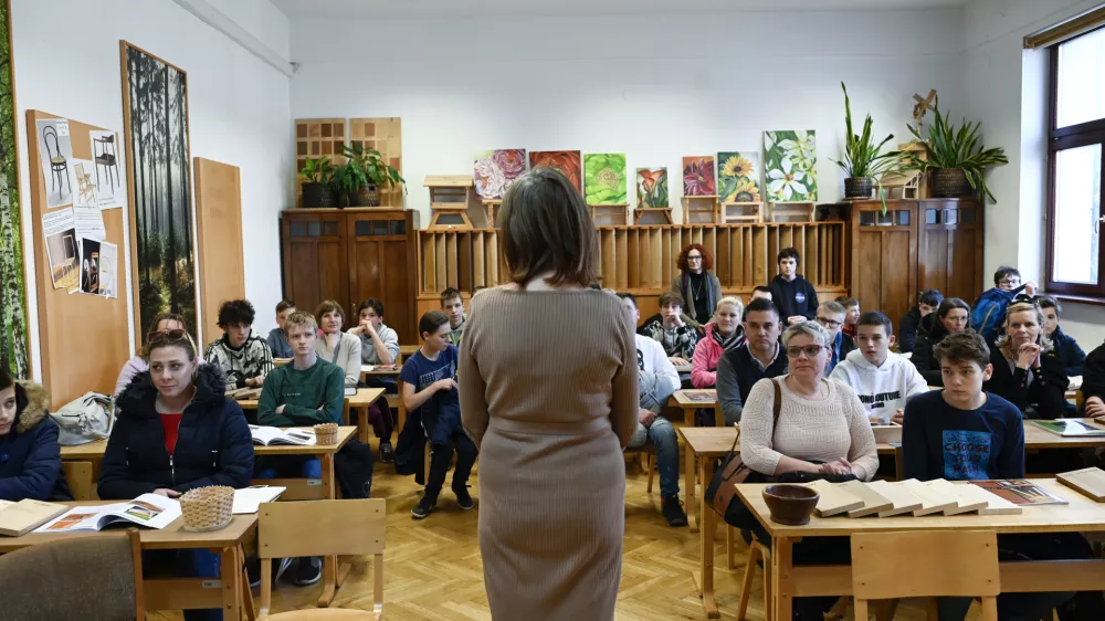 - &Scaron;olski center Ljubljana, A&scaron;kerčeva 1 v Ljubljani:- Srednja lesarska &scaron;ola - 17.02.2023 - Informativni dnevi 2023 - informativni dan na fakultetah in srednjih &scaron;olah za bodoče &scaron;tudente in dijake - izobraževanje - &scaron;olstvo - &scaron;tudij - dijaki - &scaron;tudenti - //FOTO: Nik Erik Neubauer / Foto: Nik Erik Neubauer