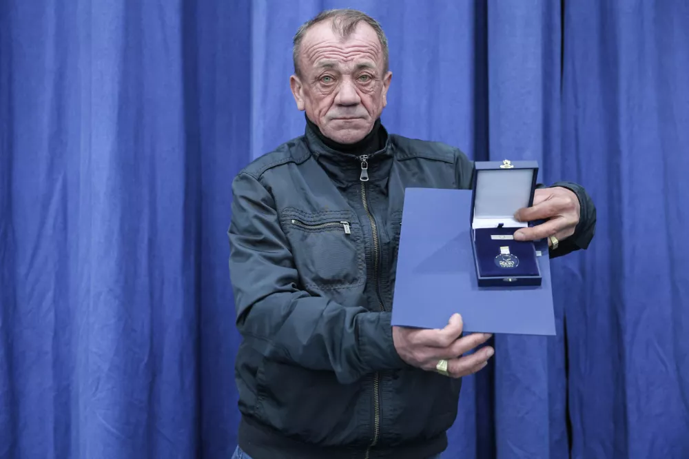 Medalje za požrtvovalnost in hrabrost: Tvegali svoje življenje za neznance