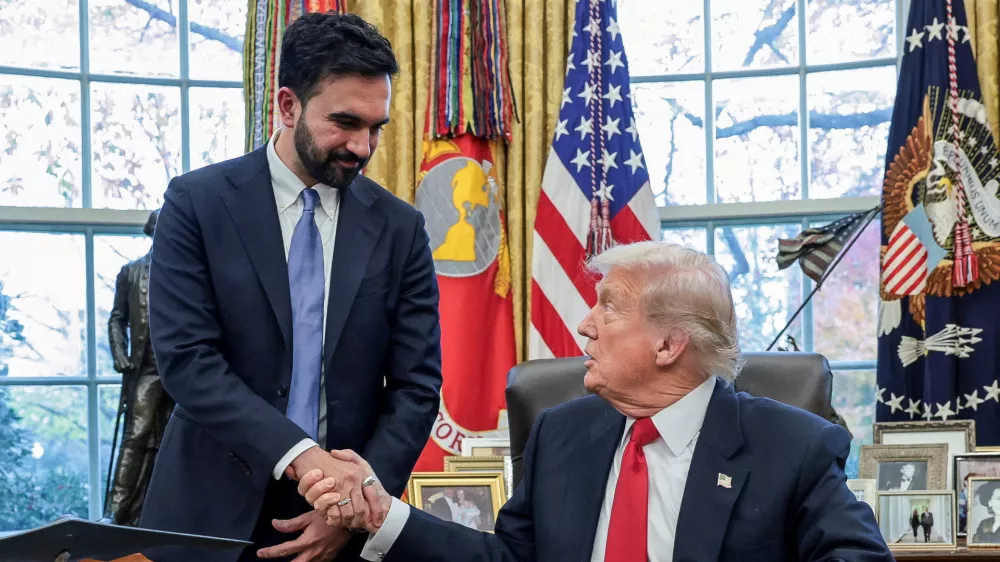 U.S. President Donald Trump and New York City Mayor-elect Zohran Mamdani shake hands as they meet in the Oval Office at the White House in Washington, D.C., U.S., November 21, 2025. REUTERS/Jonathan Ernst   TPX IMAGES OF THE DAY
