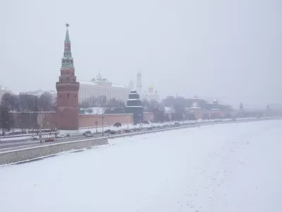A view of the Kremlin and the ice-covered Moskva River during snowfall in Moscow, Wednesday, Feb. 11, 2026. (AP Photo/Pavel Bednyakov)