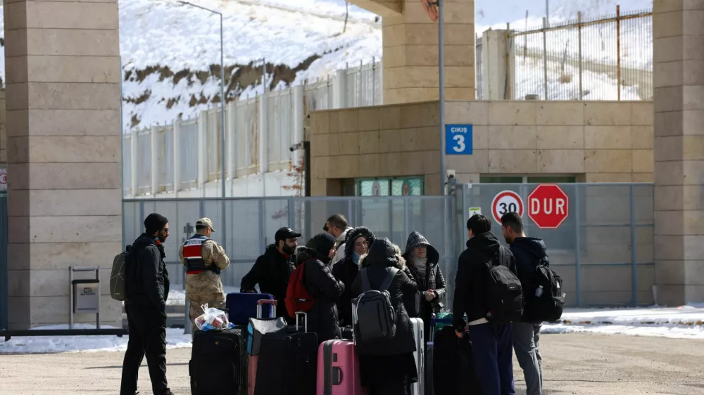 Iranians stand at the Kapikoy Border Gate as they wait to cross from Turkey into Iran, in the eastern province of Van, Turkey, March 4, 2026. REUTERS/Dilara Senkaya