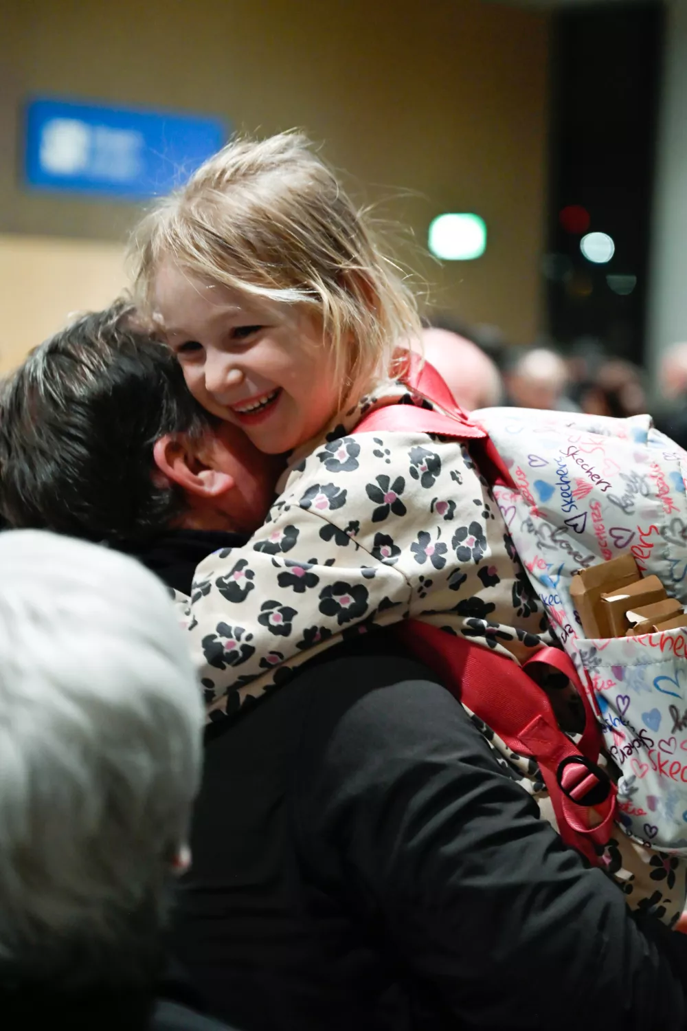 04.03.2026 Prihod Slovencev iz Dubaja na letali&scaron;če Brnik. FOTO: Nik Erik Neubauer