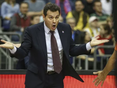 25 October 2019, Berlin: Basketball: Euroleague, Alba Berlin - ZSKA Moscow, main round, 4th matchday, Mercedes Benz Arena. Moscow's head coach Dimitris Itoudis stands gesticulating on the edge. Photo by: Andreas Gora/picture-alliance/dpa/AP Images