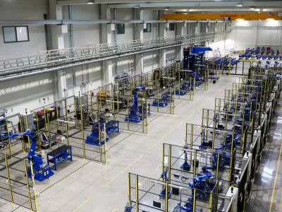 - tovarna Yaskawa v Kočevju.- 24.04.2024. Slovesnost ob položitvi temeljnega kamna za gradnjo dveh objektov podjetja Yaskawa - novega Evropskega robotskega distribucijskega centra in nove stavbe za inženiring in proizvodnjo robotskih sistemov v Kočevju.//FOTO: Bojan Velikonja