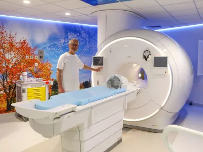 5.3.2026 - UKC Ljubljana - ogled univerzitetni klunični center ljubljana - najsodobnej&scaron;a diagnostična MR naprava - Magnetna resonancaFoto: Luka Cjuha