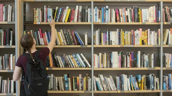 Ljubljana.Knjige v knjiznici.Knjiznica, knjige, branje, literatura.