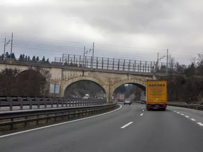 - primorska avtocesta - avtocestni odsek Vrhnika &ndash; Postojna&nbsp;- 07.12.2022 - 50. obletnica prvega avtocestnega odseka Vrhnika&ndash;Postojna v Sloveniji in tudi v takratni Jugoslaviji - gradnja se je začela 22. maja 19, uradno odprtje je bilo 29.decembra 1972&nbsp;//FOTO: Luka Cjuha