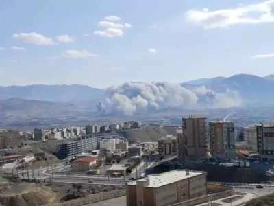 Smoke plumes of Sanandaj, Kurdistan province, Iran, amid the U.S.-Israeli conflict with Iran, in this still image taken from a social media video, released on March 5, 2026, Social media/via REUTERS THIS IMAGE HAS BEEN SUPPLIED BY A THIRD PARTY. MANDATORY CREDIT. NO RESALES. NO ARCHIVES. NEWS USE ONLY. VERIFICATION. BULLET POINTS:Road layout, buildings and terrain matched satellite imagery. Date not verified but no older version of the video were found posted online before March 5. Local media reported that explosions were heard in Sanandaj early Thursday morning.