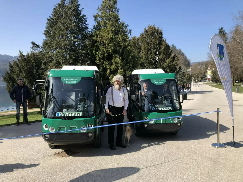 Na Bledu brezplačna električna minibusa