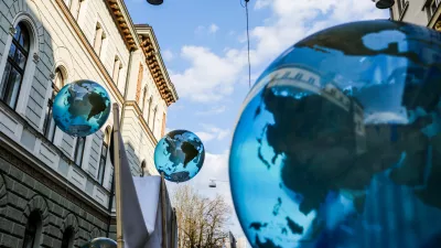 simbolična fotografija, zemlja, globalno segrevanje, ekologija, ekolo&scaron;ka politika, okoljevarstvo- 29.03.2017 - podnebni shod v okviru globalnega gibanja Break Free, ki zahteva konec obdobja fosilnih goriv v organizaciji Greenpeace Slovenija - protest pred Vlado RS -    //FOTO: Bojan Velikonja / Foto: Bojan Velikonja