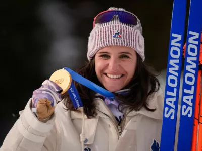 Julia Simon, of France, poses with the gold medal for the women's 15-kilometer individual biathlon race at the 2026 Winter Olympics in Anterselva, Italy, Wednesday, Feb. 11, 2026.(AP Photo/Andrew Medichini)