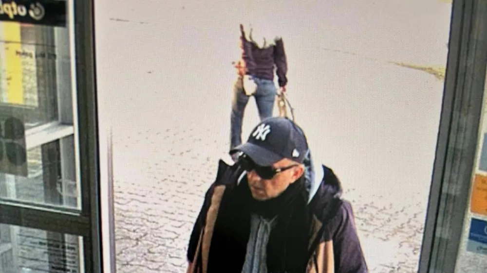 Policija i&scaron;če osumljenca poskusa ropa po&scaron;te in ropa podjetja. 