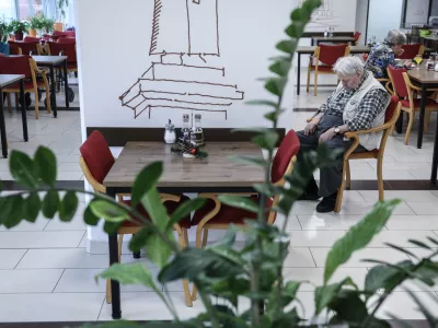 Ista soba, enake storitve, različna cena