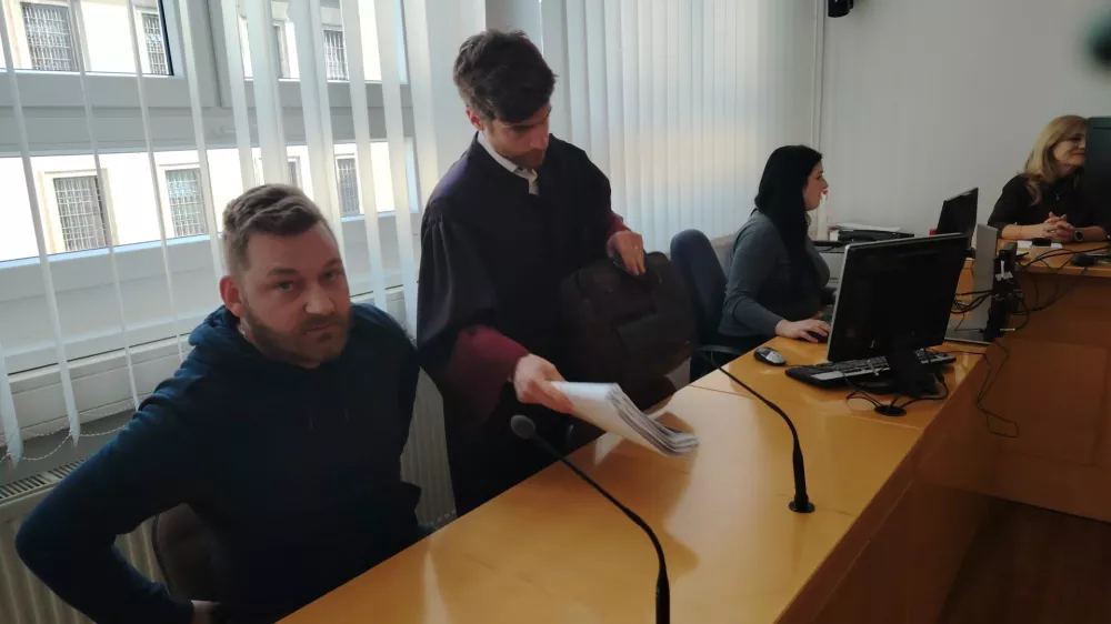 &Scaron;tiri leta zapora: pijan in brez izpita do smrti zbil znanega fotografa