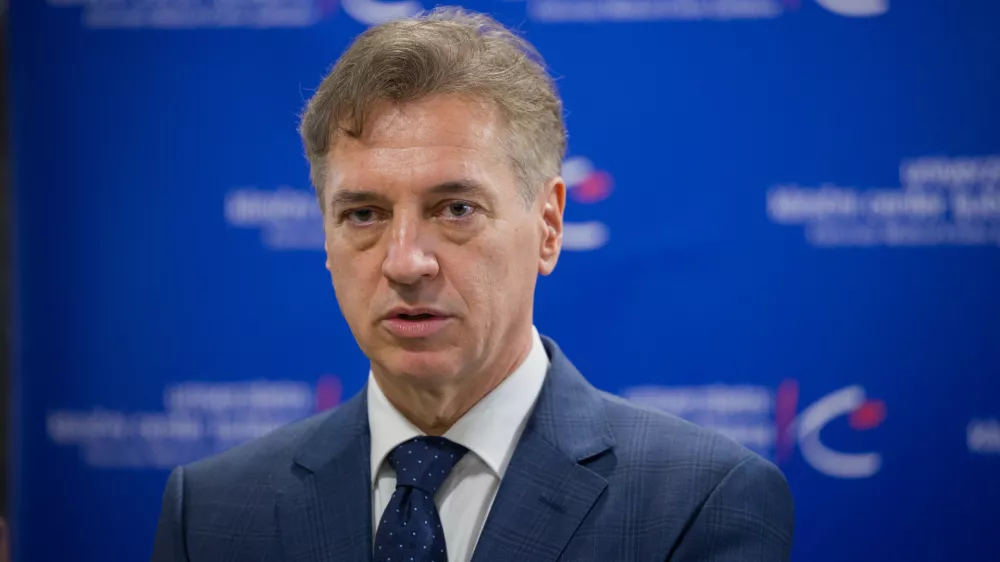 Ljubljana, Nevroloska klinika.Predsednik vlade Robert Golob in ministrica za zdravje Valentina Prevolnik Rupel sta v okviru regijskega obiska vlade na obmocju MOL obiskala nevrolosko kliniko UKC Ljubljana.Predsednik vlade Robert Golob.