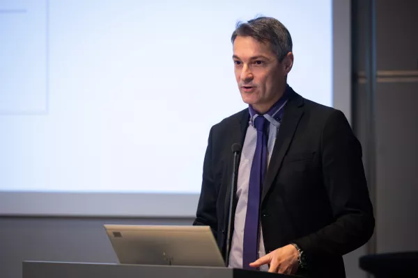 Podražitev goriv vlada omejila z znižanjem tro&scaron;arin: Koliko bo treba od&scaron;teti za poln rezervoar?