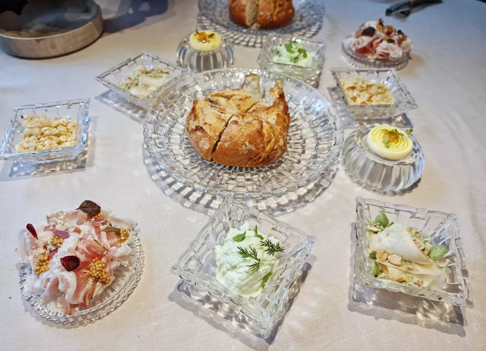 Pozdravi iz kuhinje s kruhom, tretja serija, Lieperts