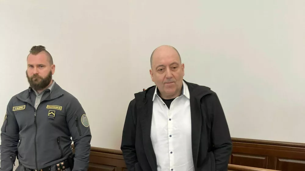 Frank Palmer, stari znanec policije, sicer najbolj znan po kraji zlatih palic in ženskih pajkic na kraju zločina, na katerih so na&scaron;li njegov DNK. 