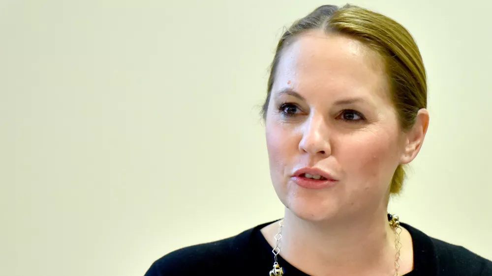 - 11.00 novinarska konferenca projekta Botrstvo, na kateri bodo med drugim predstavili dosezke preteklega leta, sodelovale pa bodo pobudnica in nadzornica projekta Botrstvo v Sloveniji Milena Stular, nosilka in glavna izvajalka projekta Botrstvo - brezplacna pravna pomoc Nina Zidar Klemencic ter predsednica Zveze prijateljev mladine Ljubljana Moste-Polje Anita Ogulin; GH Union, salon vrtnica, Miklosiceva 1, LJUBLJANA (TAMINO)