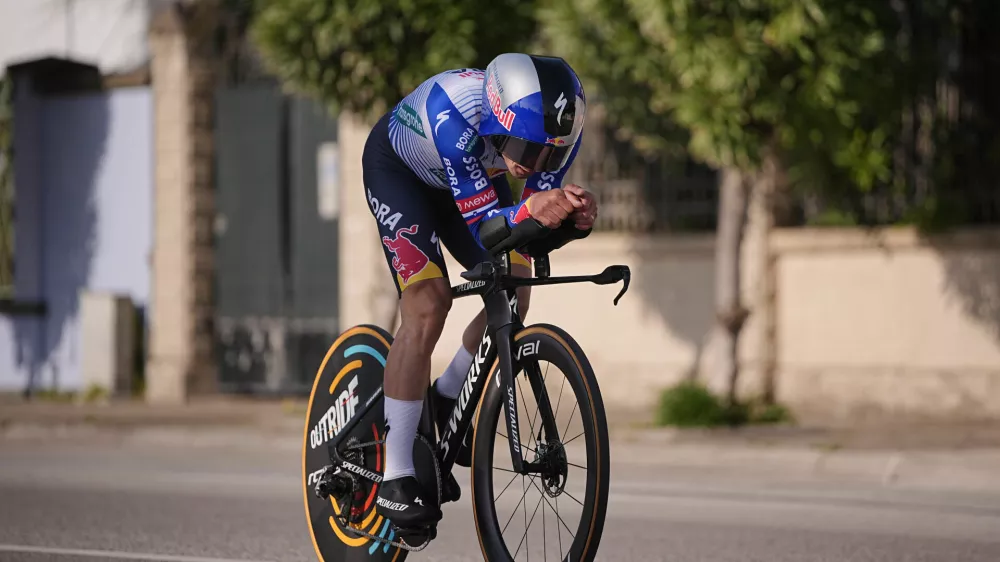 Slovenia's Roglic Primoz competes during an individual time trial, of the Tirreno-Adriatico cycling race in Lido di Camaiore, Italy, Monday, March 9, 2026. (Martco Alpozzi/LaPresse via AP)