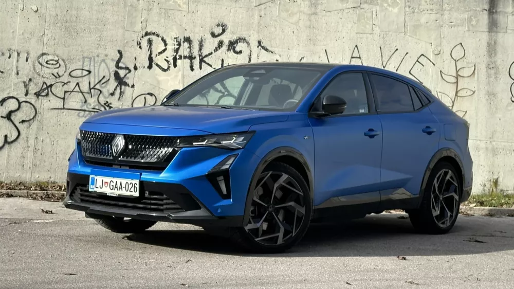 Renault rafale predstavlja največ, kar ta znamka lahko ponudi. / Foto: Matjaž Terzič