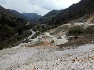 21.04.2023 - Kamnolom Stahovica, kjer podjetje Calcit izkori&scaron;ča beli kalcit in sivi apnenec, mineralne surovine -Foto: Tomaž Skale