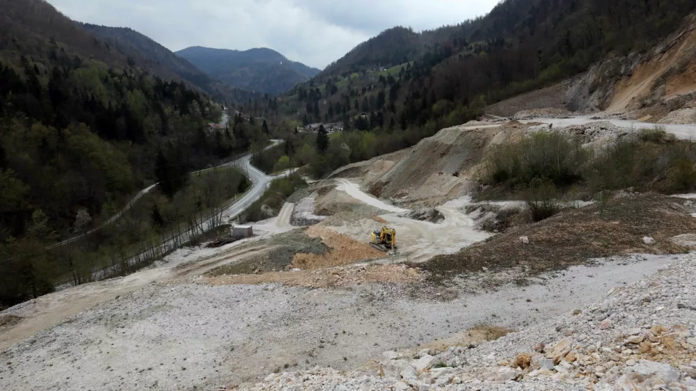 21.04.2023 - Kamnolom Stahovica, kjer podjetje Calcit izkori&scaron;ča beli kalcit in sivi apnenec, mineralne surovine -Foto: Tomaž Skale