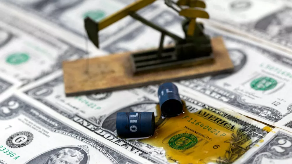 FILE PHOTO: Oil, miniatures of oil barrels, oil pump jack and U.S. dollar banknote are seen in this illustration taken, June 6, 2023. REUTERS/Dado Ruvic/Illustration/File Photo