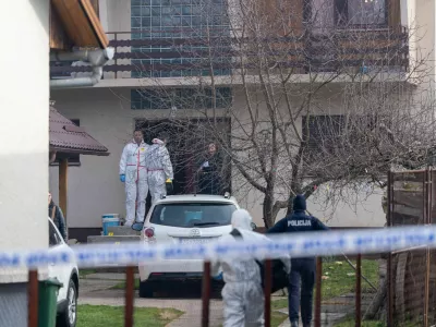 10. marca 2026 so zgodaj zjutraj na dvori&scaron;ču stanovanjske hi&scaron;e v Gospiću odkrili dve trupli. Mo&scaron;ki naj bi umoril mamo in babico. 