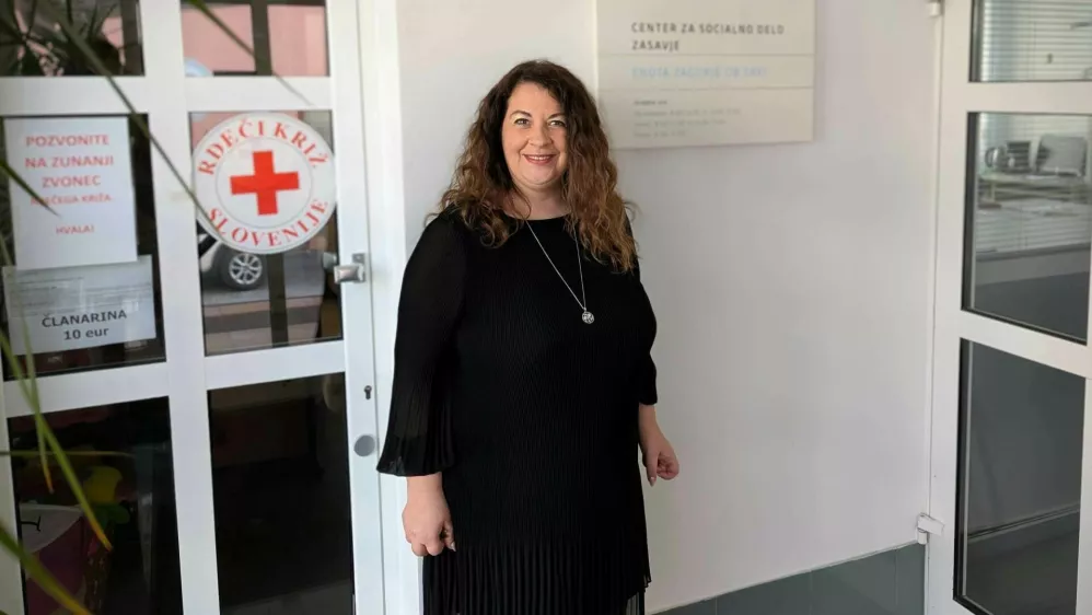Adisa Mujčinović rada pove, da so vrata Centra za socialno delo v Zagorju odprta za vse, ki potrebujejo pomoč. / Foto: Damjan Franz Lu