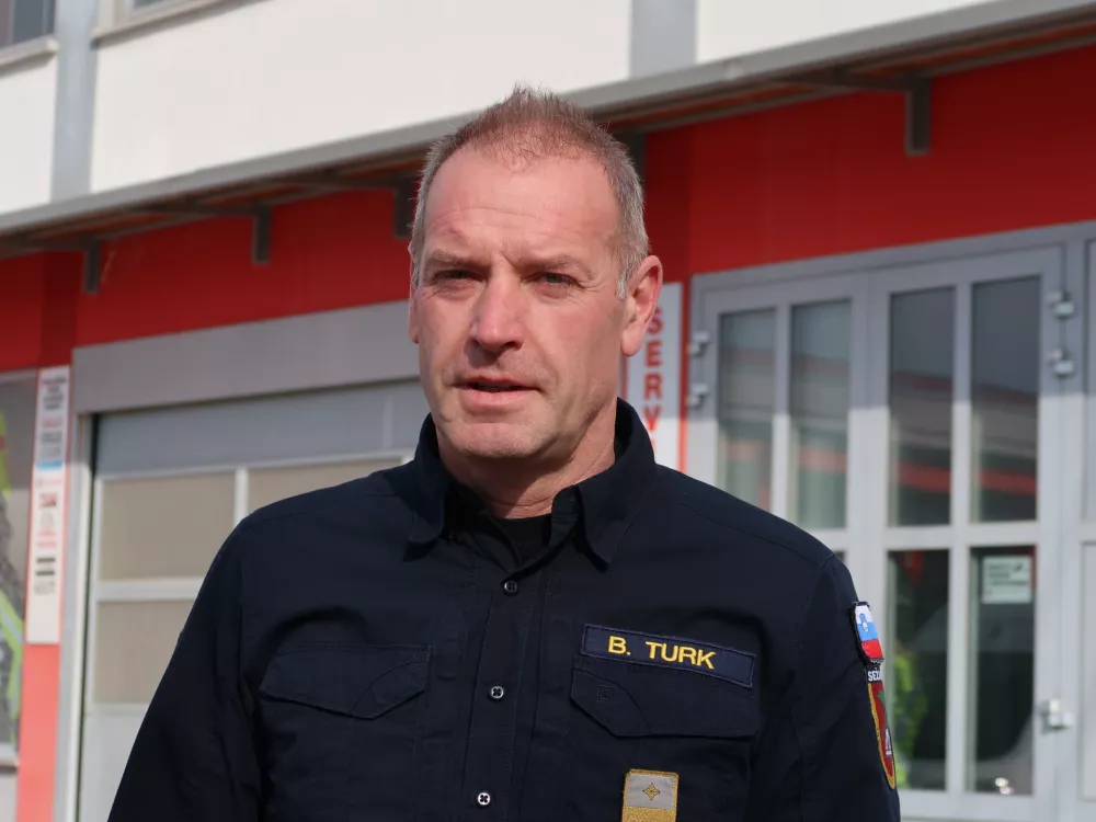 Javni zavod Zavod za gasilno in re&scaron;evalno službo Sežana, poklicna gasilska enota, Divača, Hrpelje-Kozina, Komen in Sežana, nočna imena, dnevna izmena, dorektor in poveljnik Blaž Turk / Foto: Nata&scaron;a Bucik Ozebek