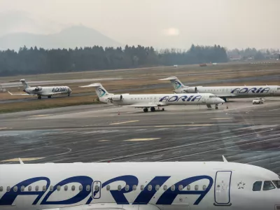 - letalo flote Adria Airways - - 22.03.2017 - Aerodrom Ljubljana - Letali&scaron;če Jožeta Pučnika Brnik - letalski prevoznik Adria Airways - dvodnevna stavka pilotov Adrie Airways zaradi zmanj&scaron;evanja pravic po izteku zadnje veljavne kolektivne pogodbe, - protest --     //FOTO: Luka Cjuha