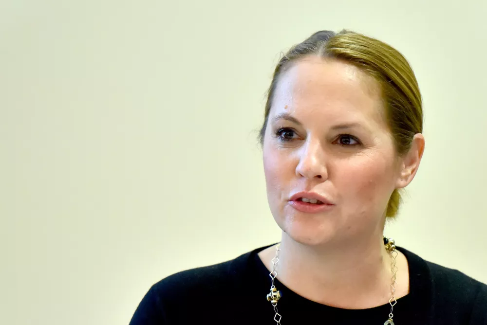 - 11.00 novinarska konferenca projekta Botrstvo, na kateri bodo med drugim predstavili dosezke preteklega leta, sodelovale pa bodo pobudnica in nadzornica projekta Botrstvo v Sloveniji Milena Stular, nosilka in glavna izvajalka projekta Botrstvo - brezplacna pravna pomoc Nina Zidar Klemencic ter predsednica Zveze prijateljev mladine Ljubljana Moste-Polje Anita Ogulin; GH Union, salon vrtnica, Miklosiceva 1, LJUBLJANA (TAMINO)