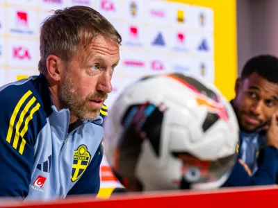 FILE - Sweden's head coach Graham Potter, left, speaks to the media during a press conference of Sweden team, one day before the FIFA 2026 World Cup Group B qualifying soccer match against Switzerland, in Geneva, Switzerland, Friday, Nov. 14, 2025. (Salvatore Di Nolfi/Keystone via AP, File)