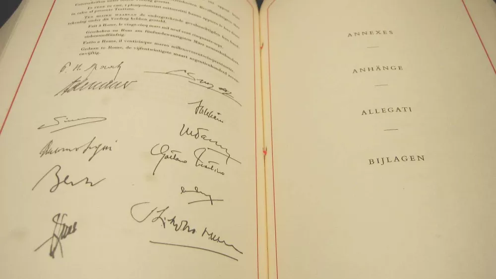 Podpisi predstavnikov &scaron;estih članic Rimske pogodbe / Foto: Wikipedija