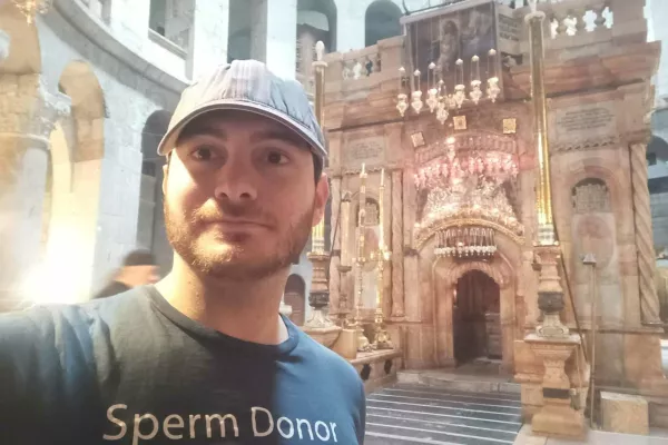 Kyle Gordy je den od donatorjev, ki pa dejavnost ogla&scaron;uje po vsem svetu in fotografije s potovanj objavlja na svojem instagramu. Pred časom je napovedal, da bo imel v enem letu sto otrok. / Foto: Profimedia