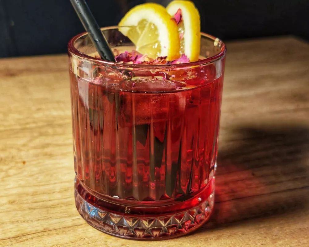 Malinovec, Bistro in kavarna Nana