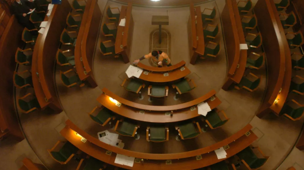 bojkot seje mestni svet - MOL, mestni svetniki bojkotirali sejo - prazna sejna dvorana, //FOTO: Jaka AdamičOPOMBA: ZA OBJAVO V ČASOPISU DNEVNIK