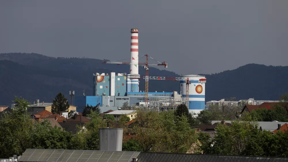 04.05.2022 - Termoelektrarna Toplarna Ljubljana (kratica TE-TOL) je največja klasična kogeneracija toplote in električne energije po oddani toplotni moči v Sloveniji.Foto: Luka Cjuha