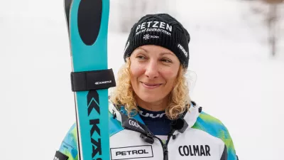 Avstrija, Pliberk.Medijska izjava alpske smucarke Ilke Stuhec ob 12-urni smucarski preizkusnji Downhilka na smuciscu Peca.