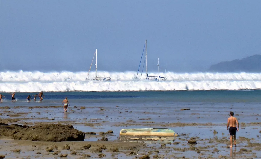Ker se je morje sprva umaknilo, je to mnoge turiste zvabilo v globino. Potem je pri&scaron;el smrtonosni val. / Foto: Profimedia