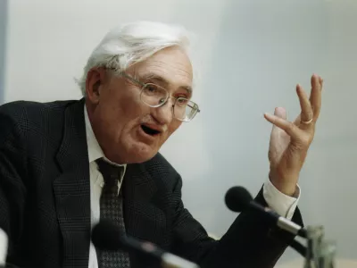 J&uuml;rgen Habermas pred tridesetimi leti v Berlinu. / Foto: Profimedia