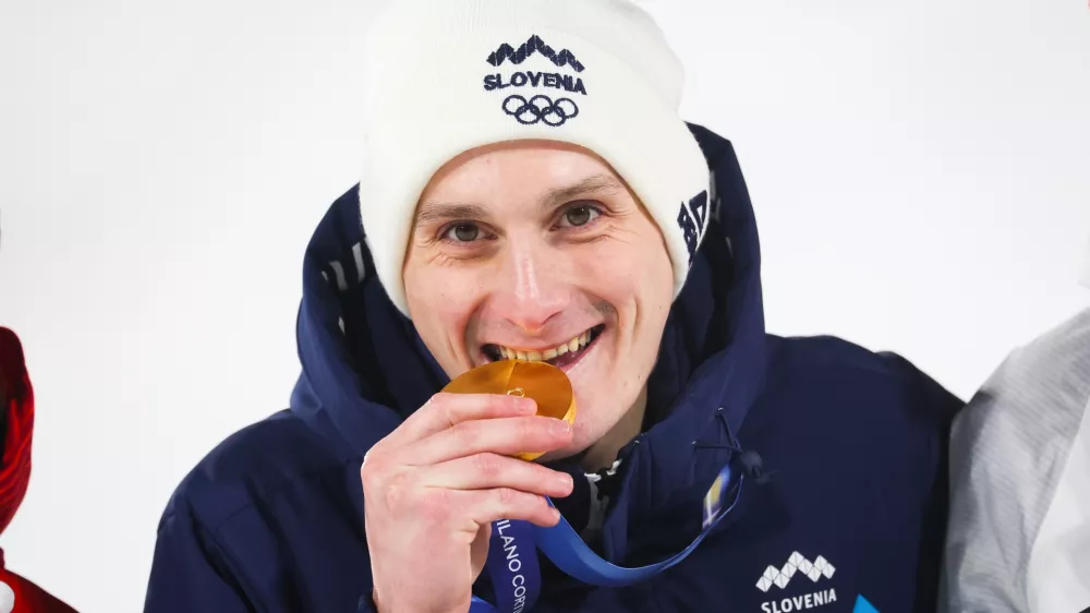 Italija, Predazzo.Zimske olimpijske igre 2026.Smucarski skoki, velika skakalnica, moski.Olimpijski prvak na veliki skakalnici Domen Prevc.