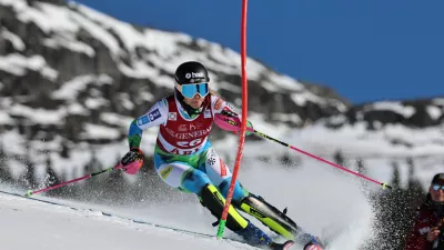 Slovenia's Ana Bucik Jogan speeds down the course, during an alpine ski, women's World Cup slalom, in Are, Sweden, Sunday, March 15, 2026. (AP Photo/Marco Trovati) / Foto: Marco Trovati
