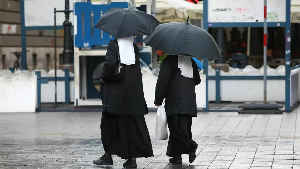 Nuna, dve nuni, Hrva&scaron;ka, zagreb, cerkev