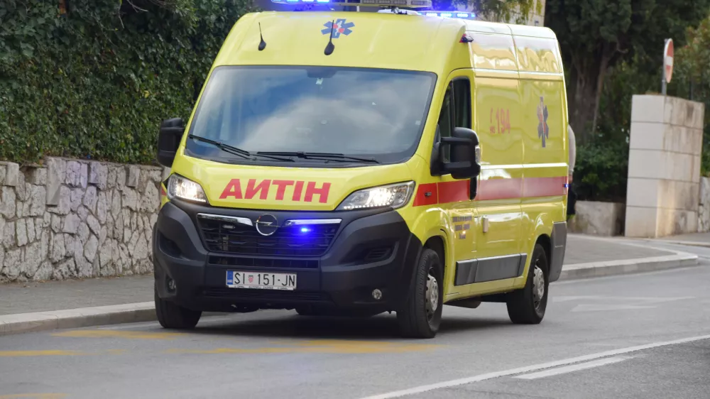 02.10.2025., Sibenik - Vozilo Hitne medicinske pomoci naintervenciji. Photo: Hrvoje Jelavic/PIXSELL. Re&scaron;ilec. Hrva&scaron;ka prva pomoč.