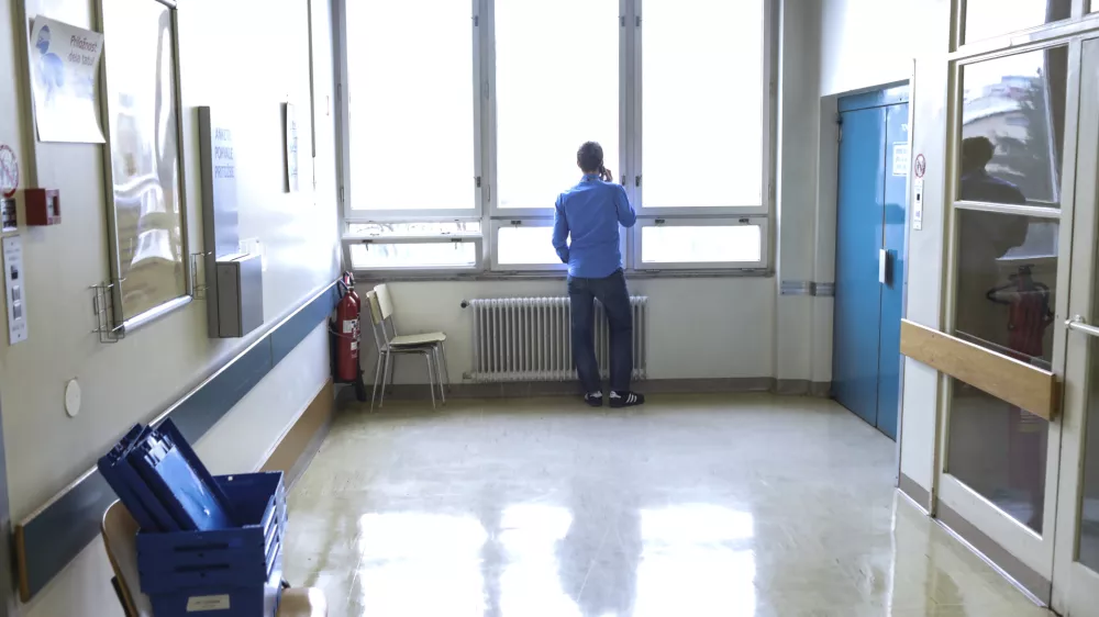 - simbolična fotografija - čakalnica - - 08.01.2019 - odprli začasni Oddelek za epidemije v drugem nadstropju Bolnice dr. Petra Držaja UKC Ljubljana - okužbe dihal &ndash; //FOTO: Jaka Gasar