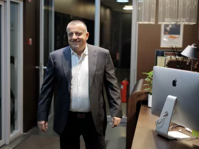 Ljubljana, Elektroncek Group.Novinarska konferenca podjetja Elektroncek Group, na kateri je Joc Pececnik predstavil stanje in nacrte v zvezi s podjetjema Costella in Moda MI&LAN.