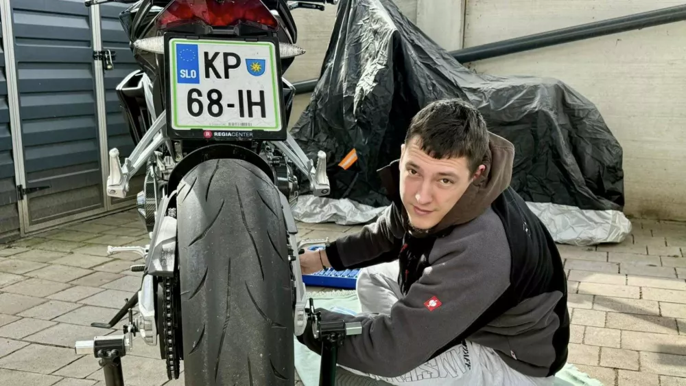 Sin slovenske predsednice Maks Pusar, že pripravlja svoj motor. 